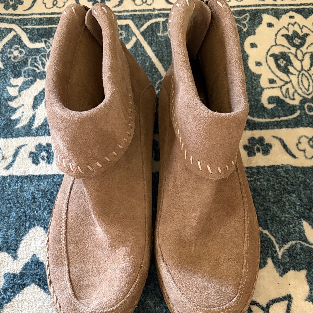 UGG Women’s Verney Suede Ankle Booties